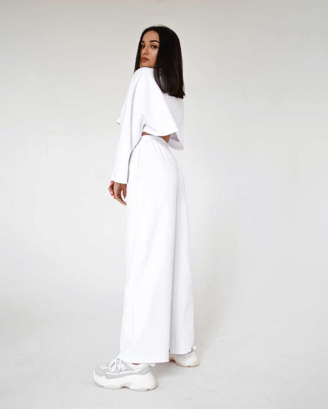 Suit WAY — White