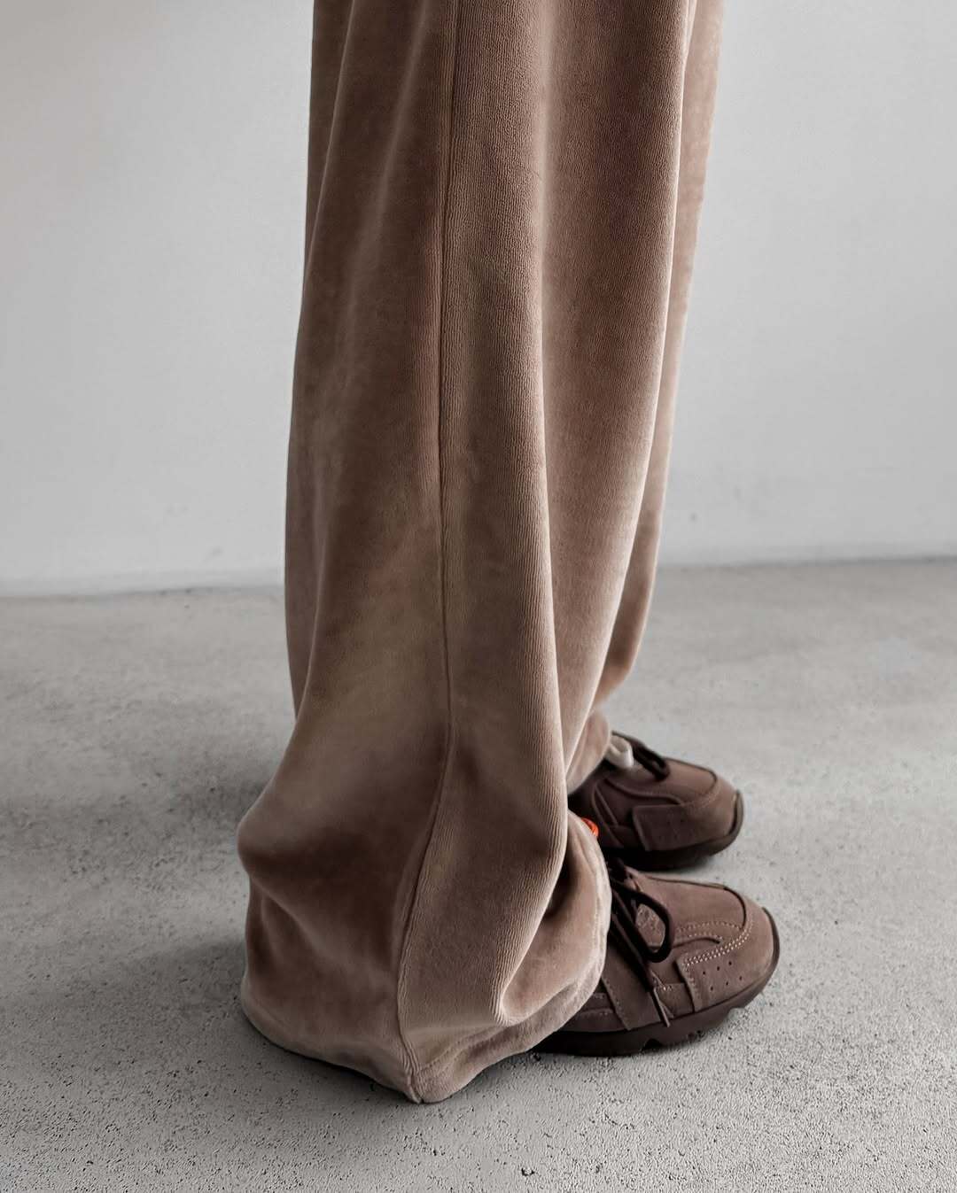 Suit SOFTNESS — Mocha Mousse